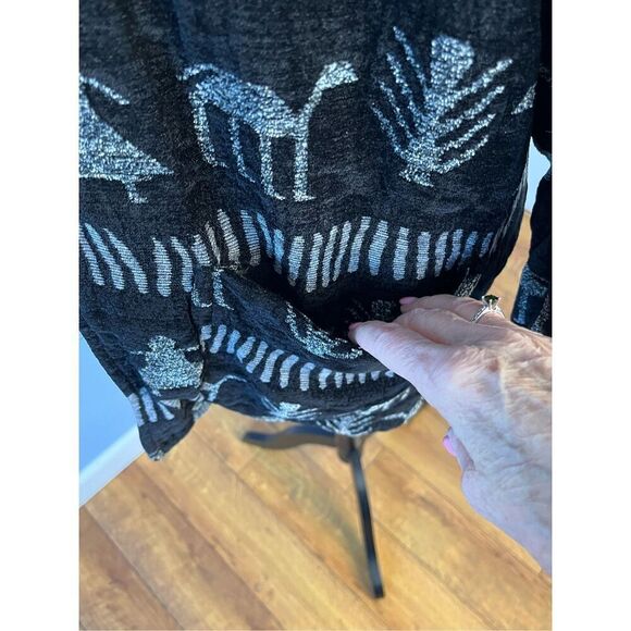 Chico's Designs Women's Size 1 Large Black BOHO Aztec Button Front Top Shirt - Picture 4 of 9